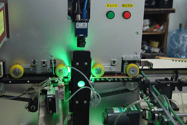 CCD視覺定位系統(tǒng)(零部件尺寸檢測應(yīng)用)插圖4 CCD視覺定位系統(tǒng)(零部件尺寸檢測應(yīng)用)-機(jī)器視覺_視覺檢測設(shè)備_3D視覺_缺陷檢測