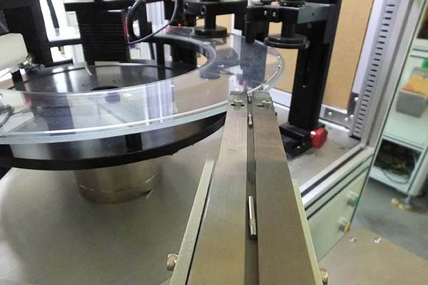 工業(yè)機(jī)器視覺(jué)定位系統(tǒng)(汽車零部件金屬軸檢測(cè)方案)插圖1 工業(yè)機(jī)器視覺(jué)定位系統(tǒng)(汽車零部件金屬軸檢測(cè)方案)-機(jī)器視覺(jué)_視覺(jué)檢測(cè)設(shè)備_3D視覺(jué)_缺陷檢測(cè)