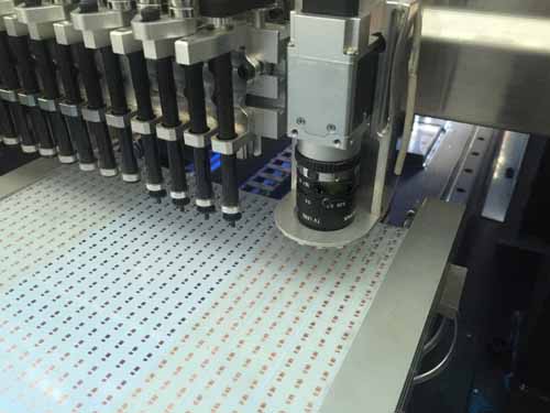 視覺定位系統(tǒng)，LED貼片焊盤定位-機器視覺_視覺檢測設(shè)備_3D視覺_缺陷檢測