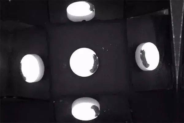 藥片缺陷檢測(cè)方案插圖4 藥片缺陷檢測(cè)方案-機(jī)器視覺_視覺檢測(cè)設(shè)備_3D視覺_缺陷檢測(cè)