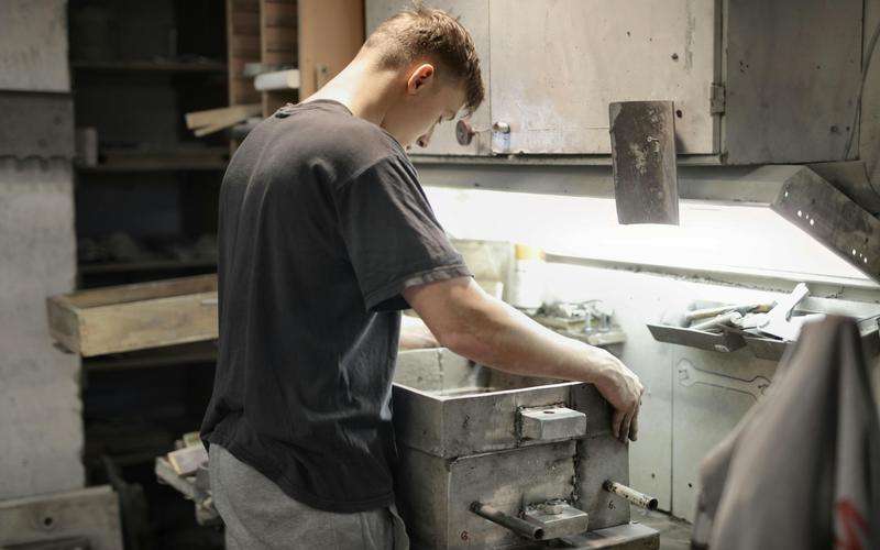 全自動(dòng)品檢機(jī)如何應(yīng)對(duì)溶劑油墨印刷材料的檢測(cè) 全自動(dòng)品檢機(jī)如何應(yīng)對(duì)溶劑油墨印刷材料的檢測(cè)